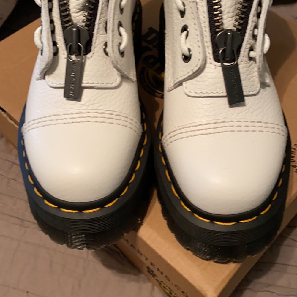 Dr. Martens Sinclair Boot - Picture 7 of 8